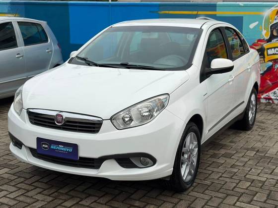 FIAT GRAND SIENA 1.6 MPI ESSENCE 16V FLEX 4P MANUAL FIAT GRAND SIENA 1.6 MPI ESSENCE 16V FLEX 4P MANUAL